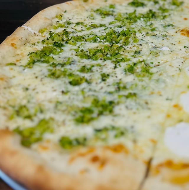 White Broccoli Pizza.